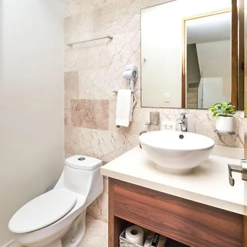 2 Bdrm Ocean View Private Pool Heart Of Town *