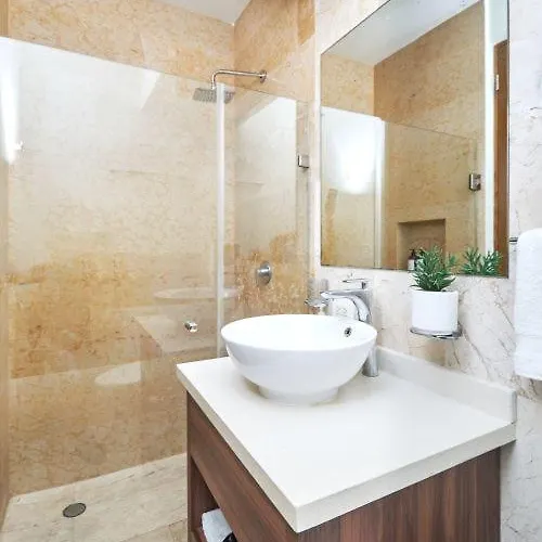Apartamento 2 Bdrm Ocean View Private Pool Heart Of Town
